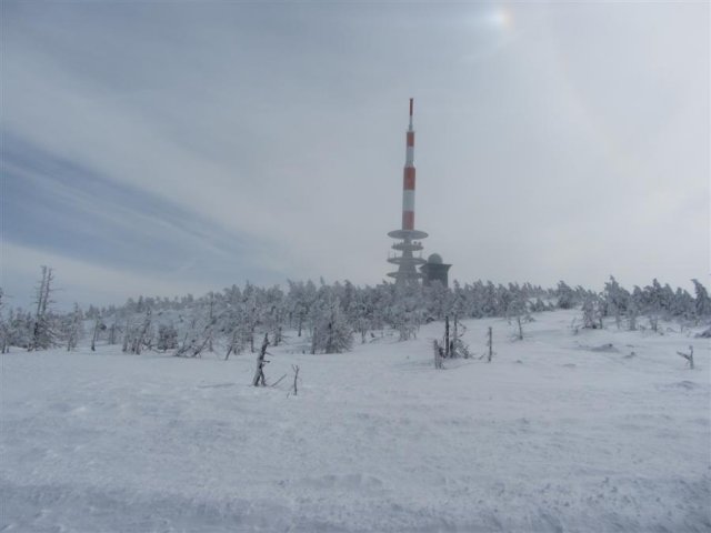 046